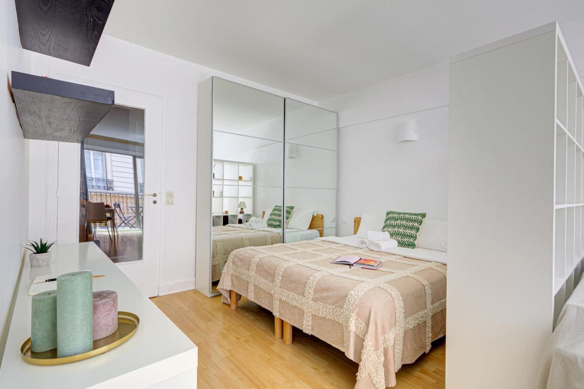St Germain & Le Bon Marche With Balcony - Cityapartmentstay Paris Luaran gambar